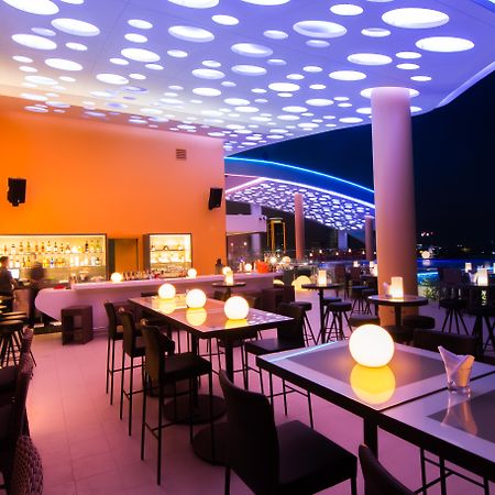 Sun & Moon, Urban Hotel Phnom Penh Exterior foto