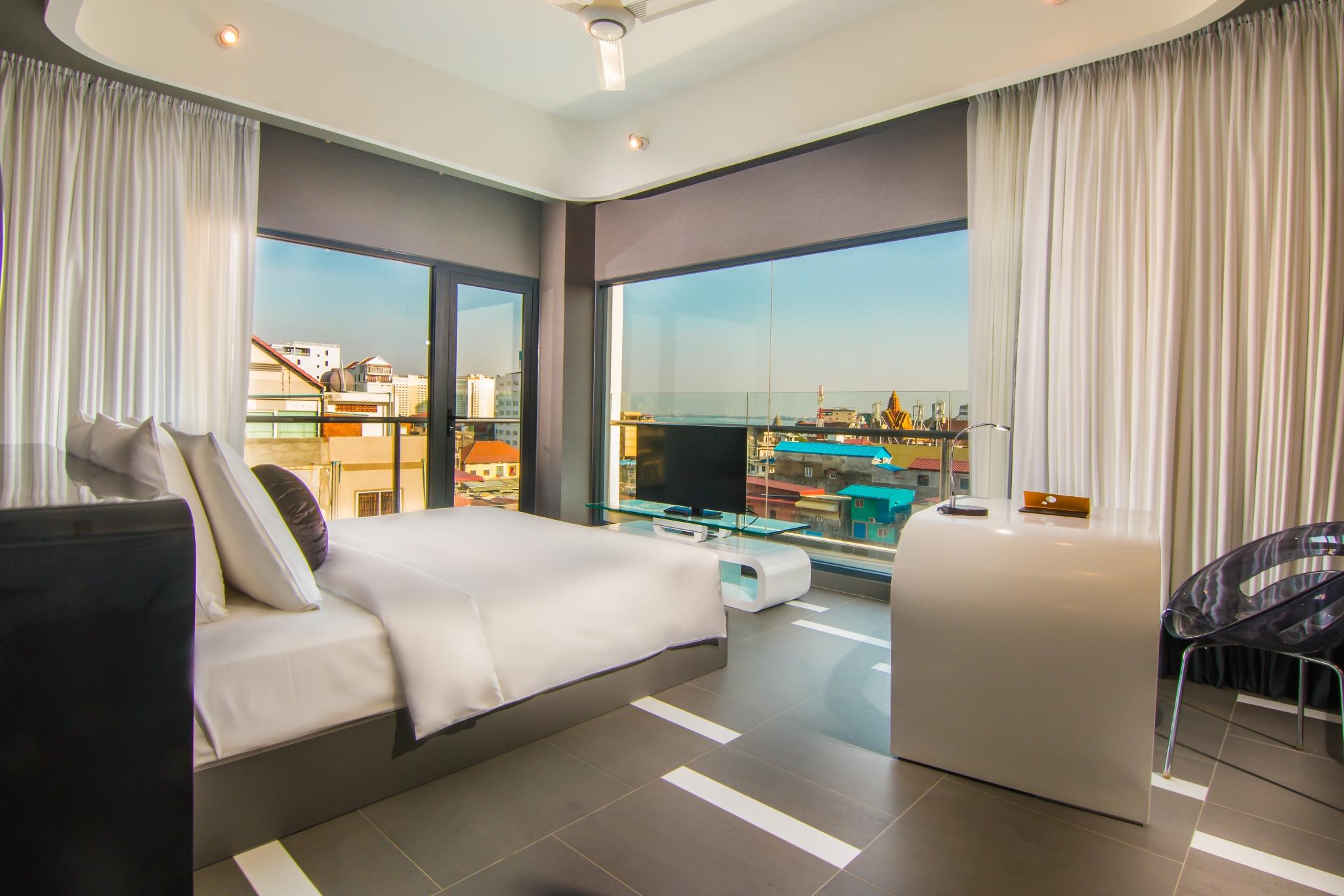 Sun & Moon, Urban Hotel Phnom Penh Exterior foto