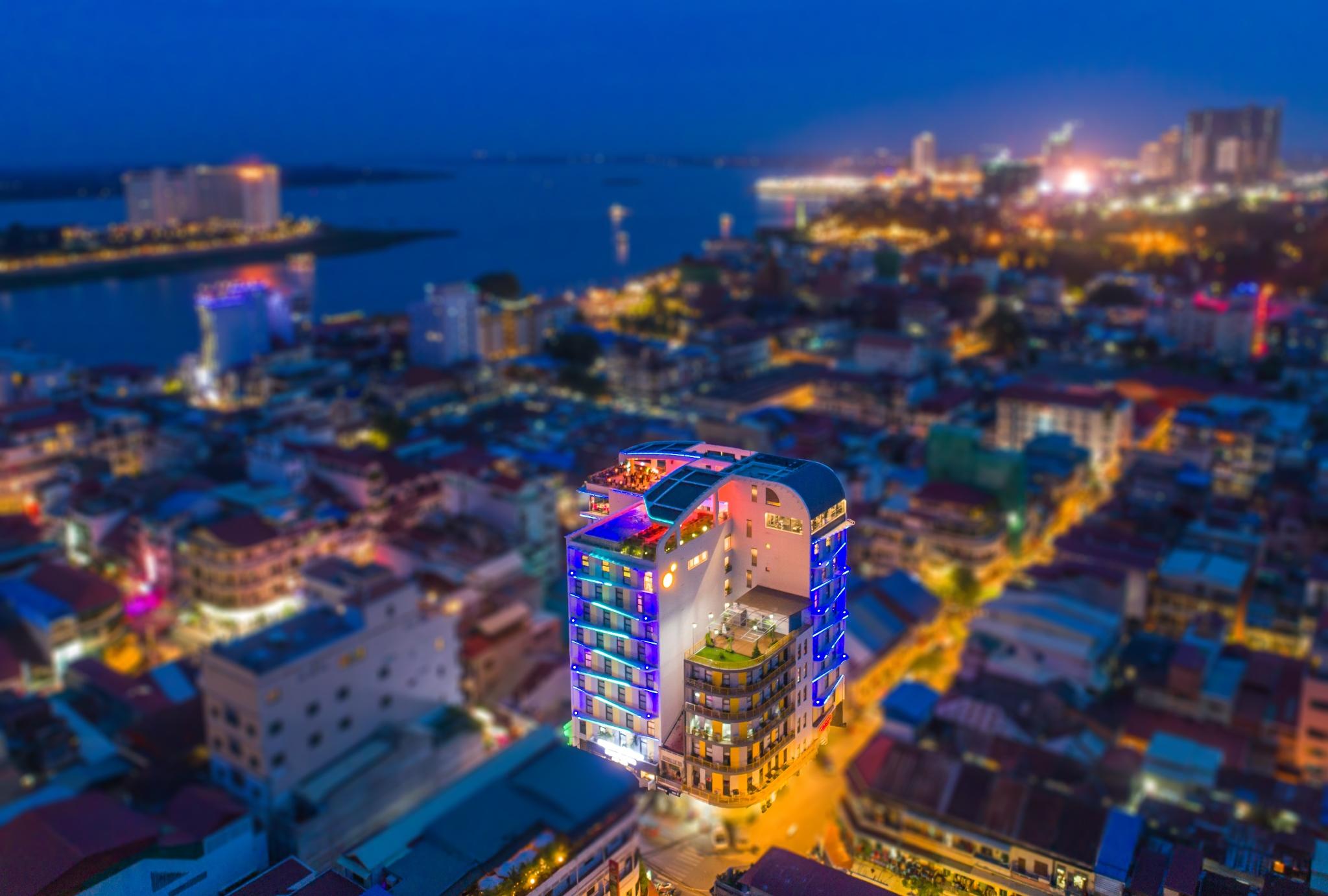 Sun & Moon, Urban Hotel Phnom Penh Exterior foto