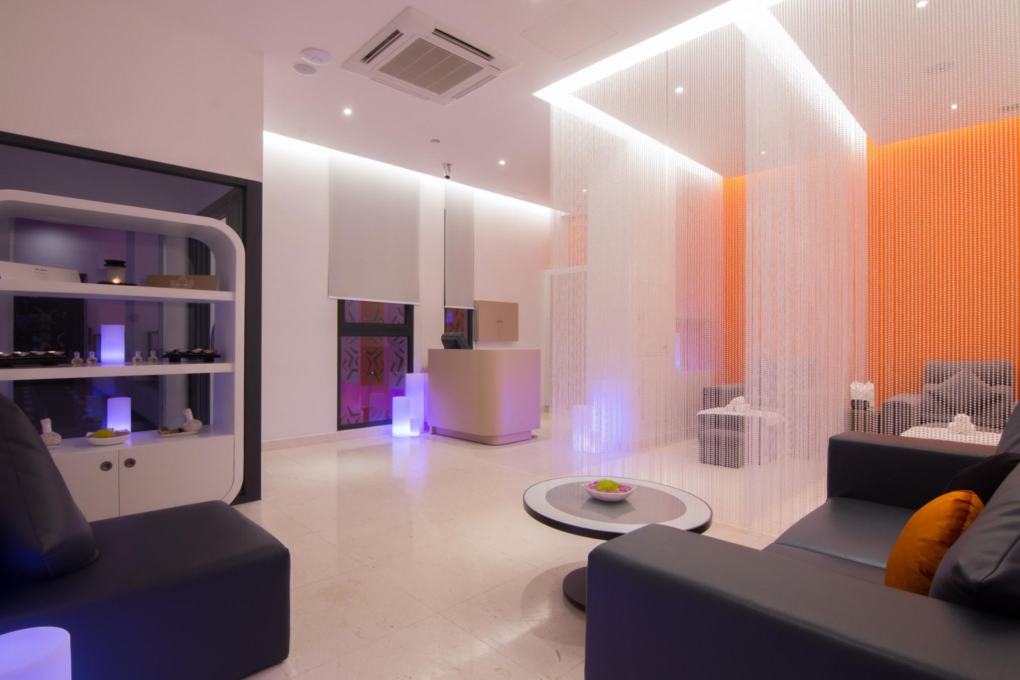 Sun & Moon, Urban Hotel Phnom Penh Exterior foto