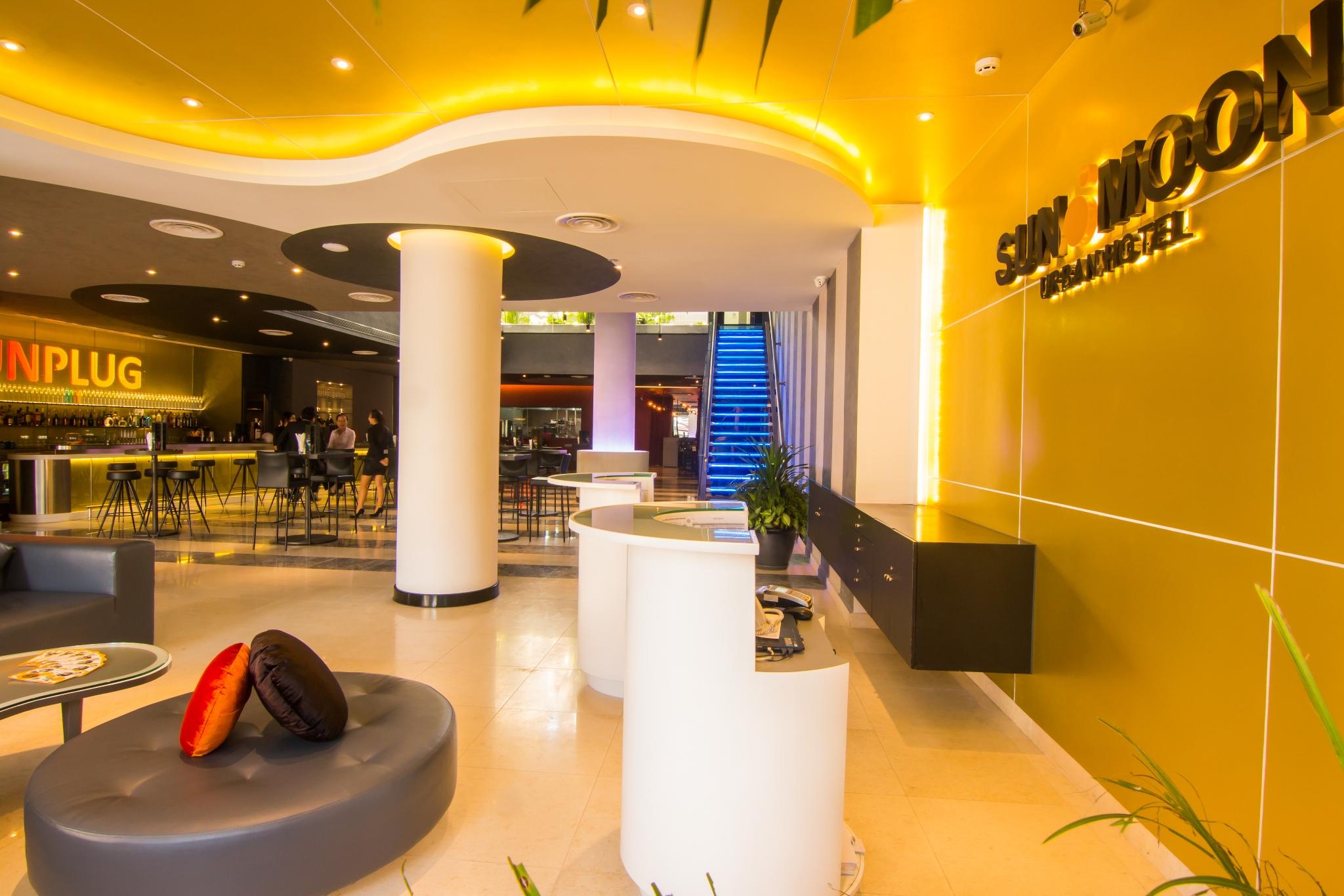 Sun & Moon, Urban Hotel Phnom Penh Exterior foto
