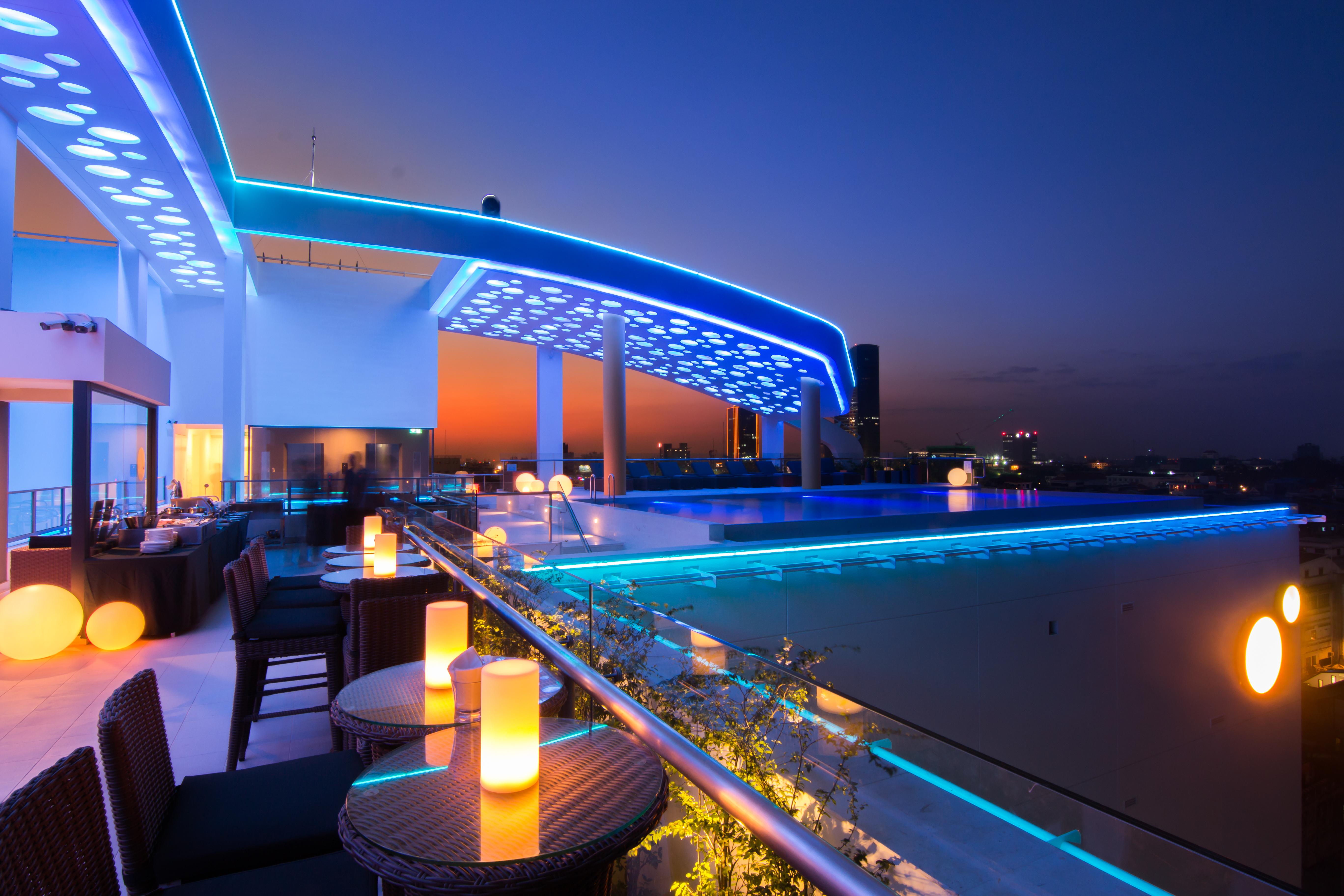 Sun & Moon, Urban Hotel Phnom Penh Exterior foto