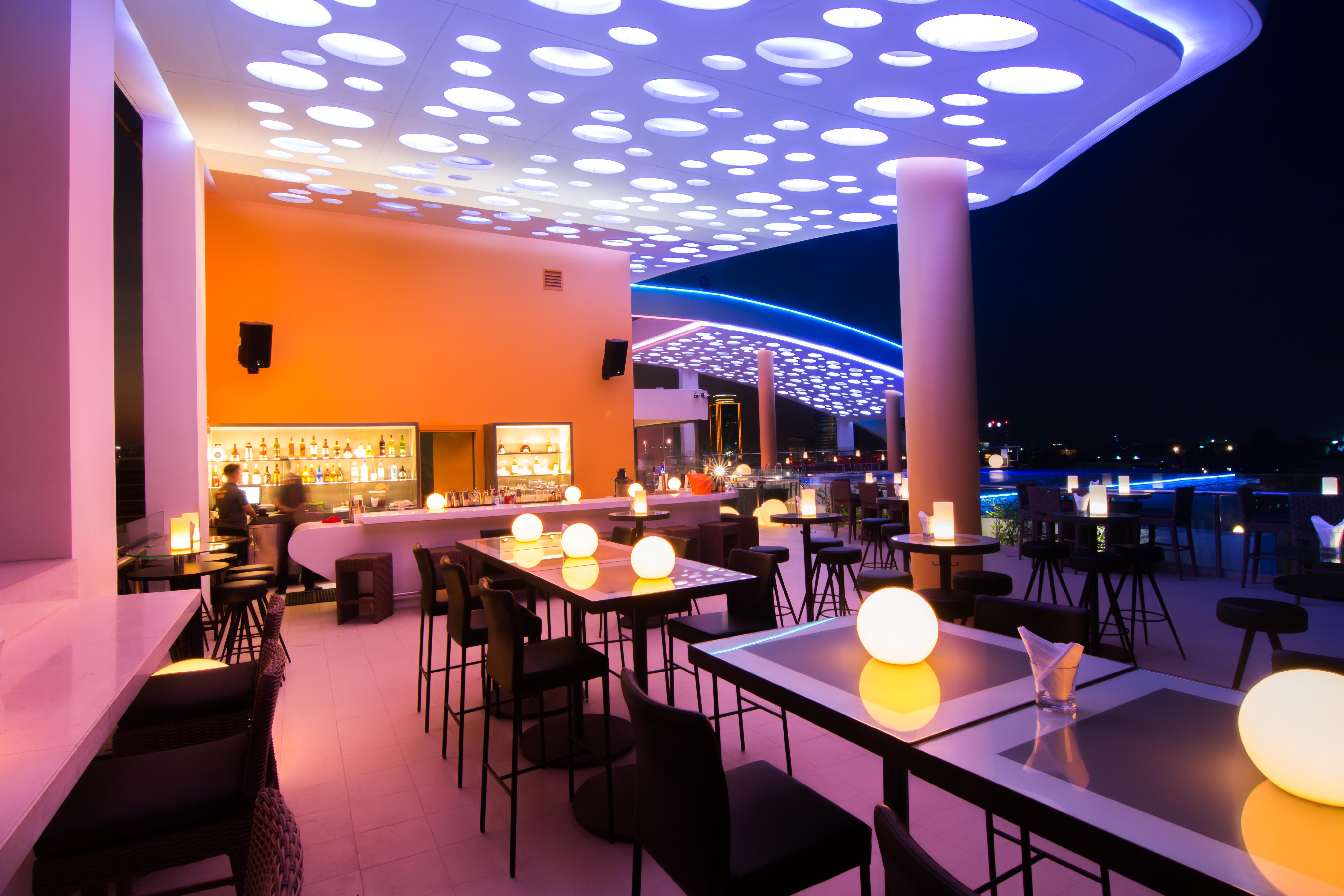 Sun & Moon, Urban Hotel Phnom Penh Exterior foto