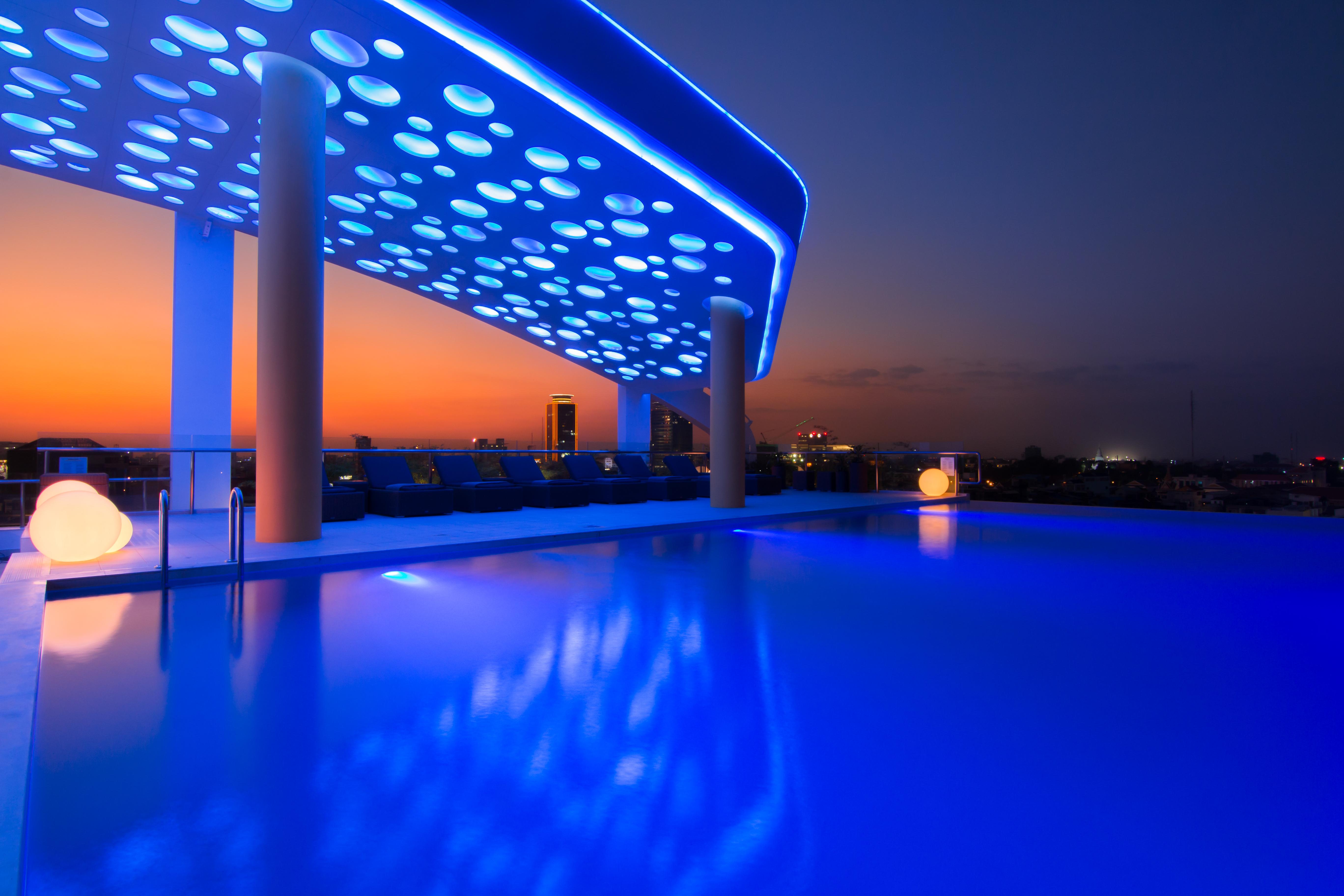 Sun & Moon, Urban Hotel Phnom Penh Exterior foto