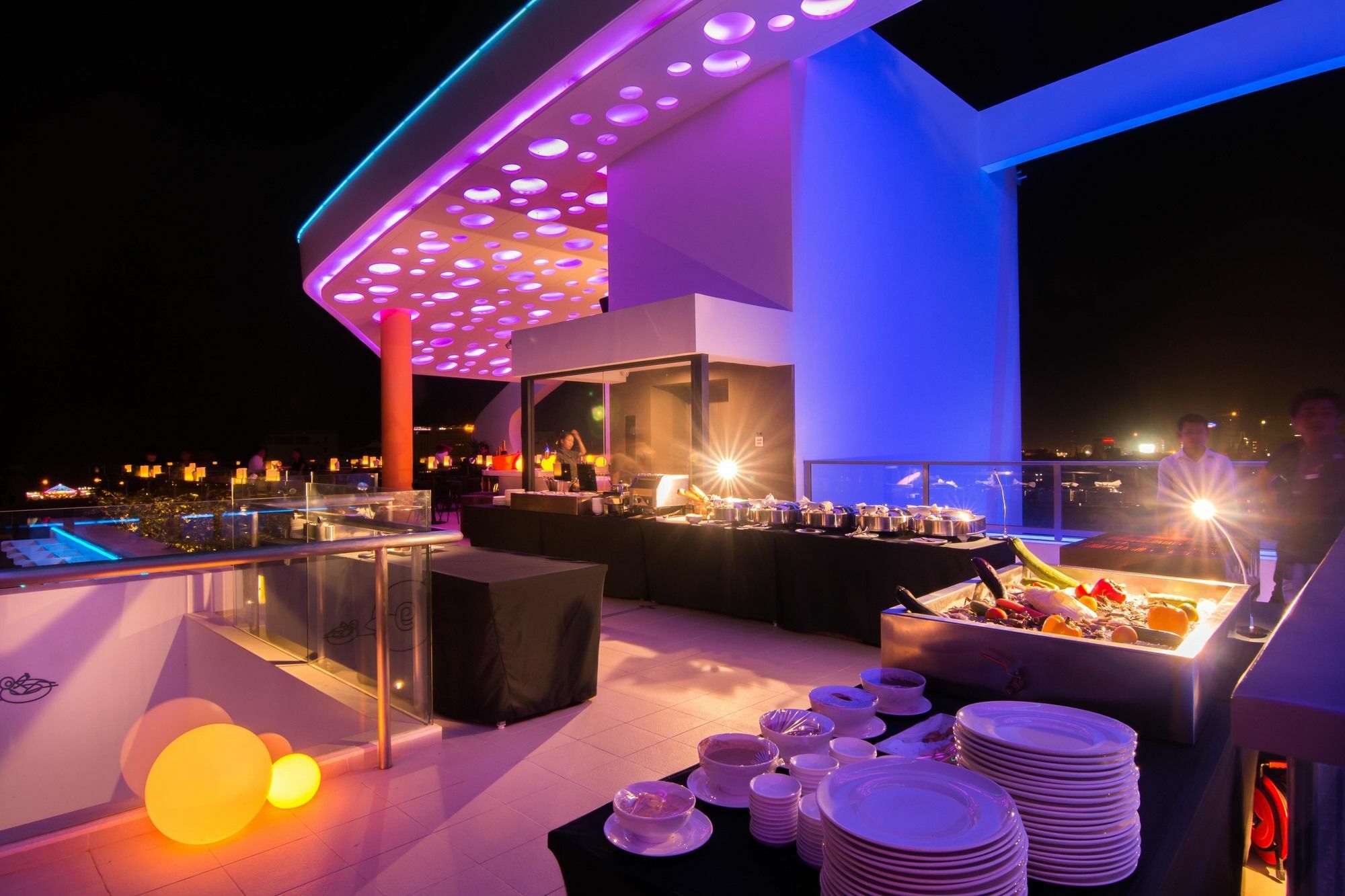 Sun & Moon, Urban Hotel Phnom Penh Exterior foto