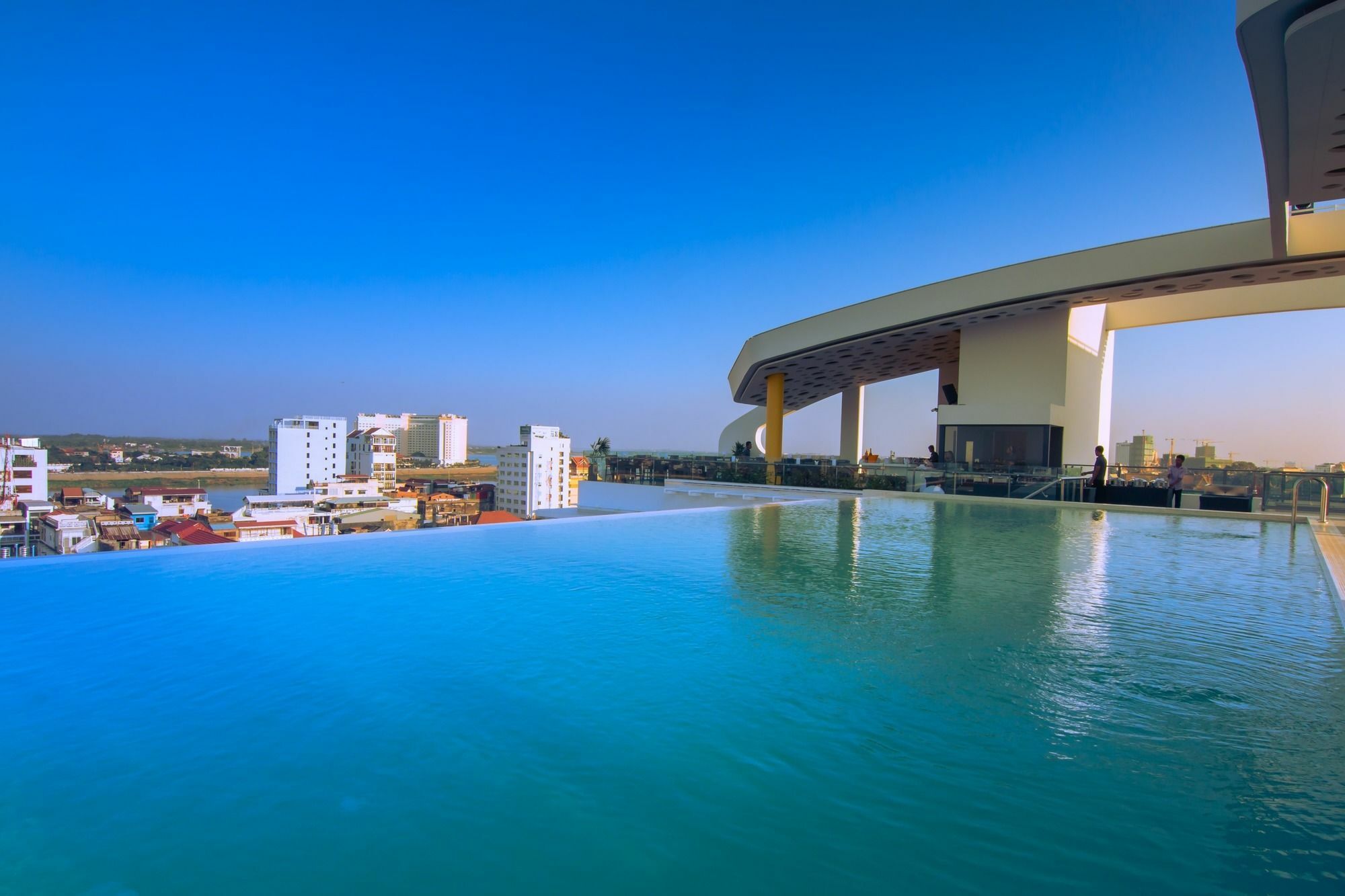 Sun & Moon, Urban Hotel Phnom Penh Exterior foto