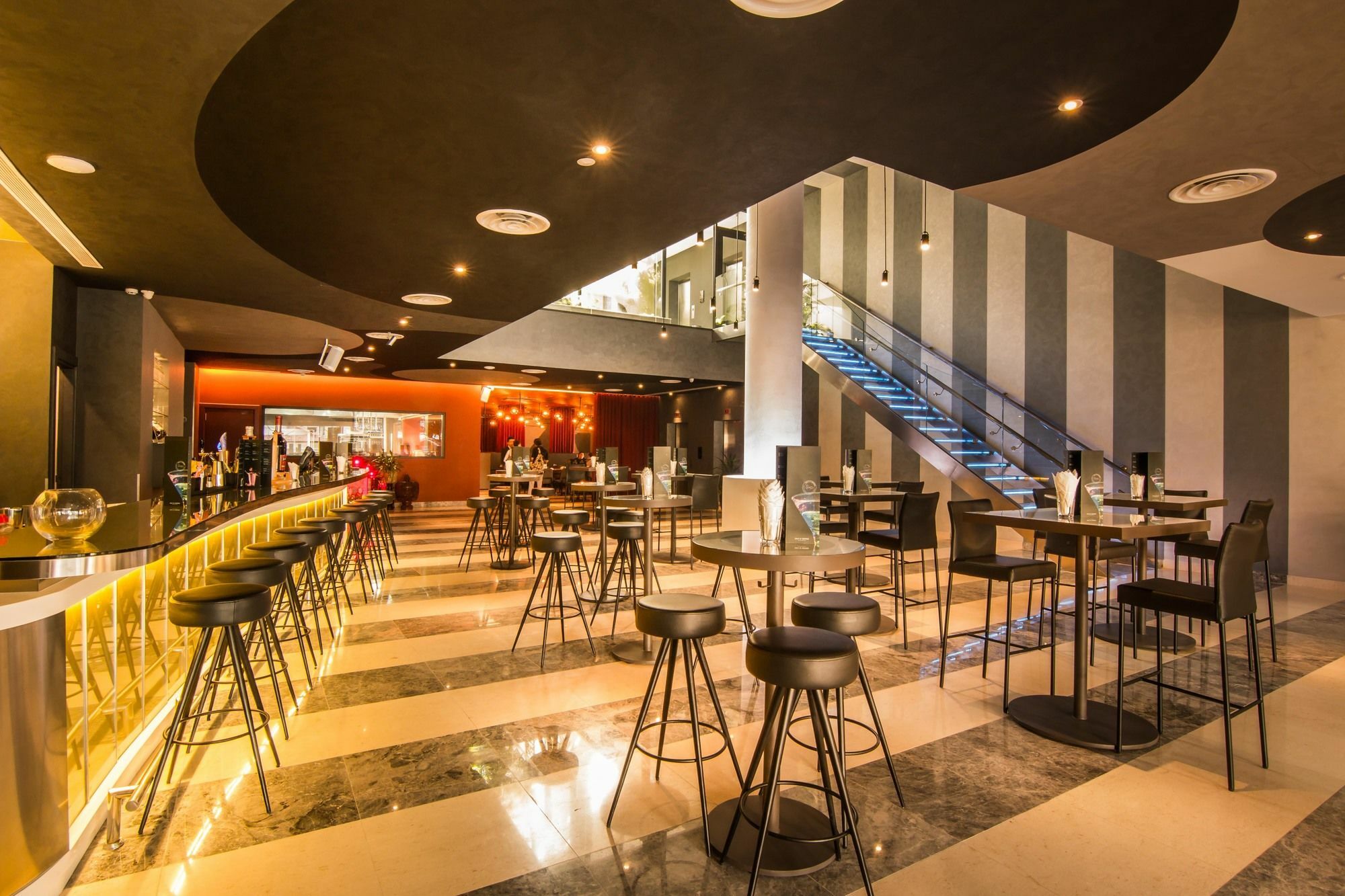 Sun & Moon, Urban Hotel Phnom Penh Exterior foto