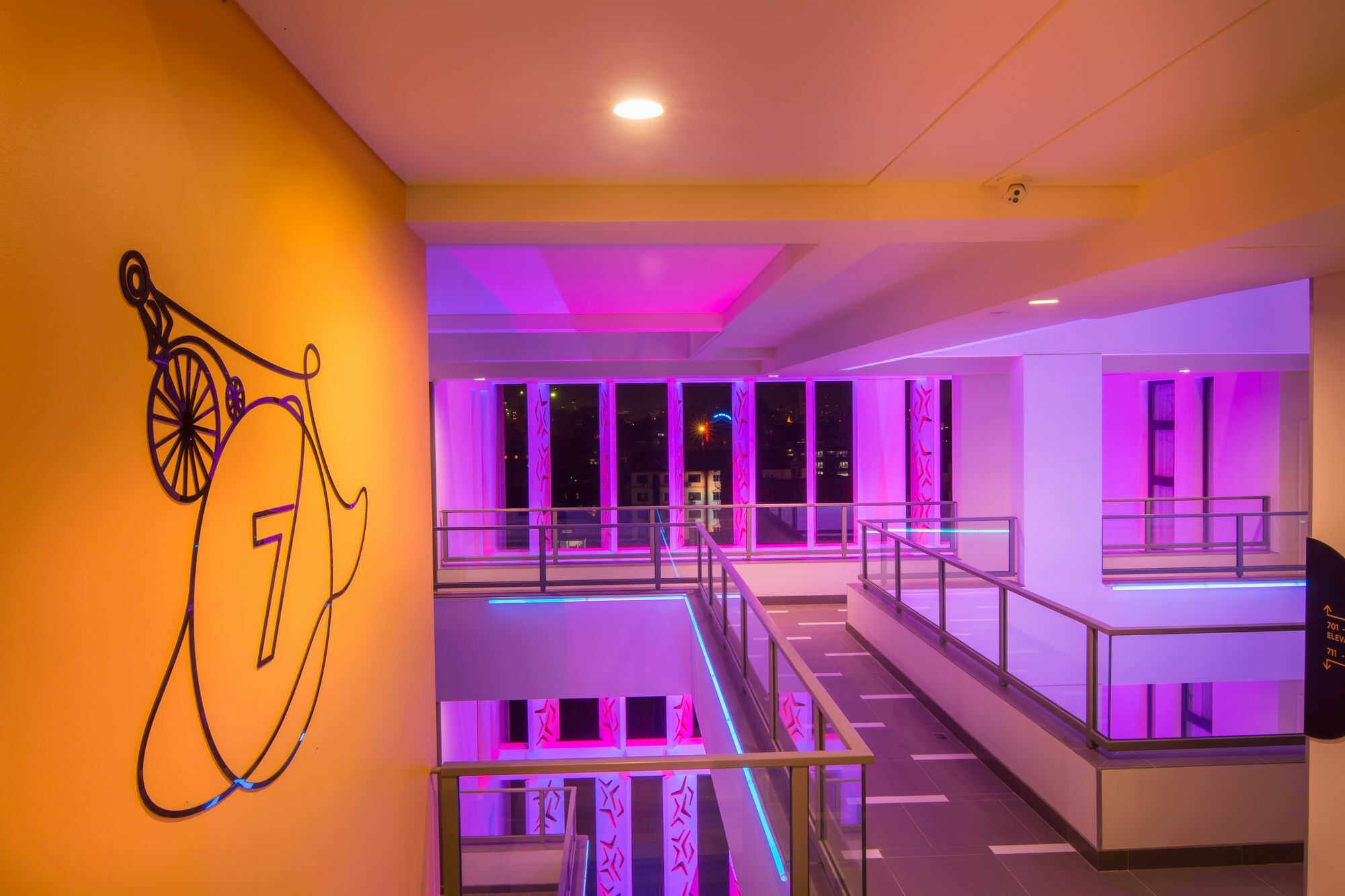Sun & Moon, Urban Hotel Phnom Penh Exterior foto