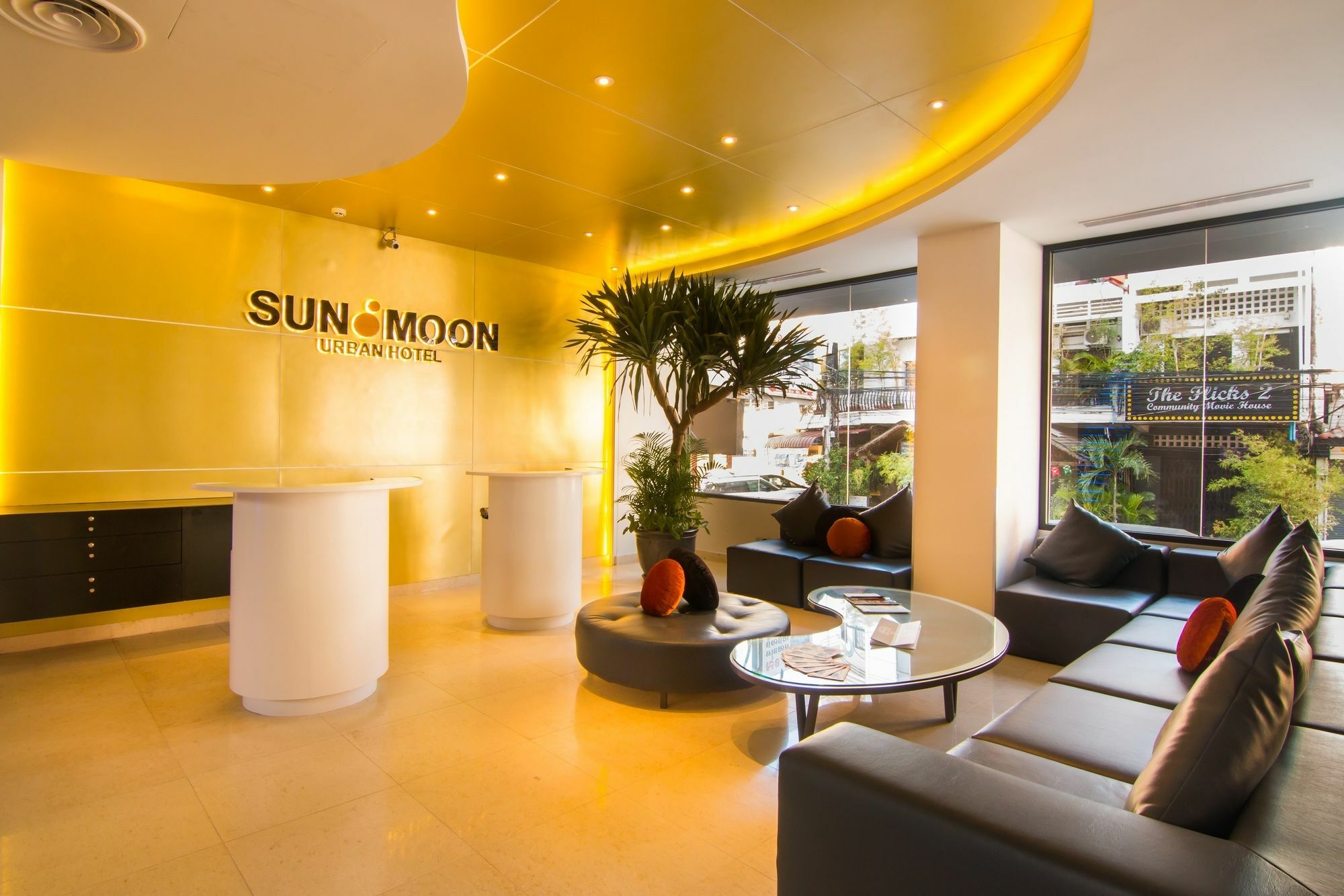Sun & Moon, Urban Hotel Phnom Penh Exterior foto