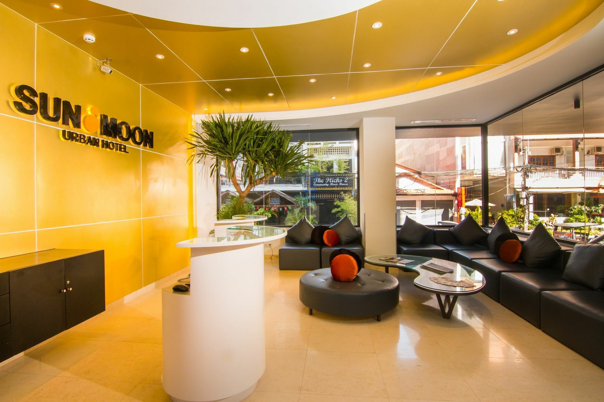 Sun & Moon, Urban Hotel Phnom Penh Exterior foto