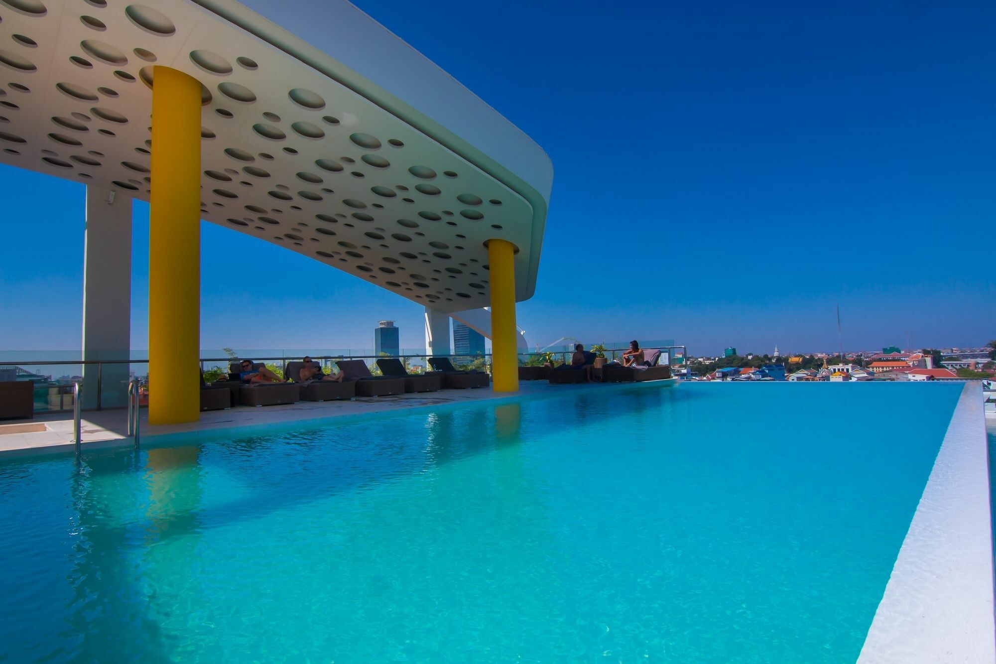Sun & Moon, Urban Hotel Phnom Penh Exterior foto